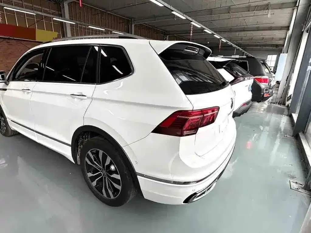 Volkswagen Tiguan L — фото 6