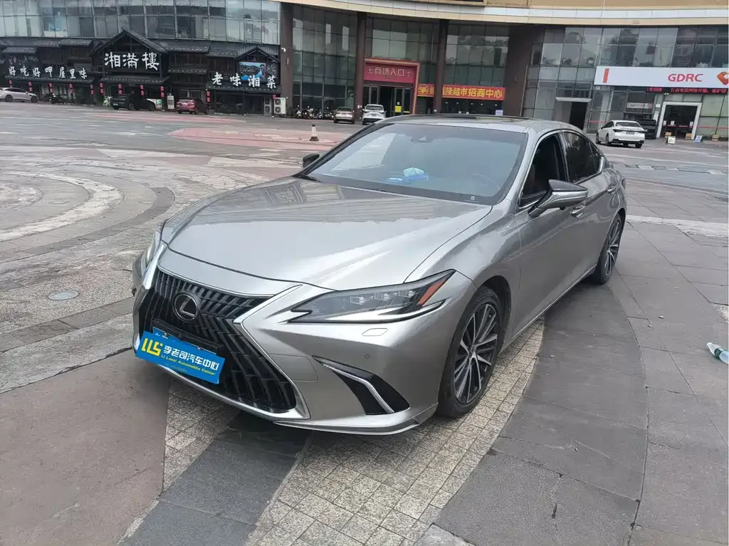 Lexus ES — фото 1