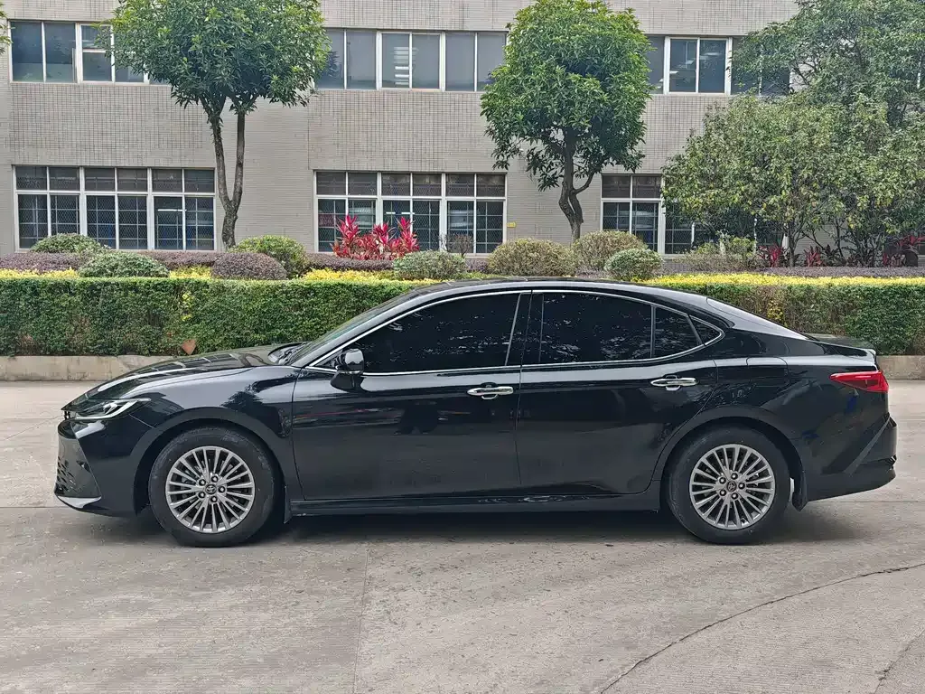 Toyota Camry — фото 7