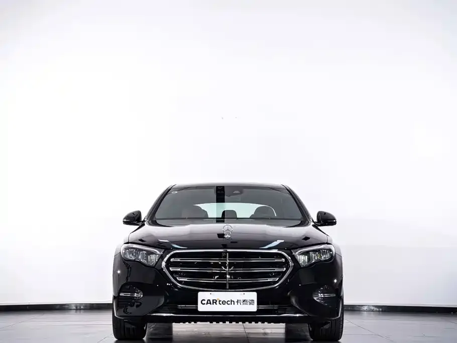 Mercedes-Benz E-Class — фото 1