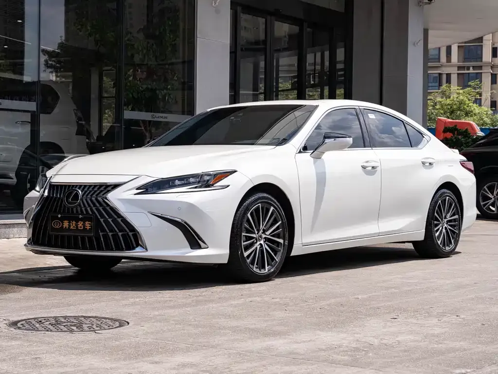 Lexus ES — фото 1