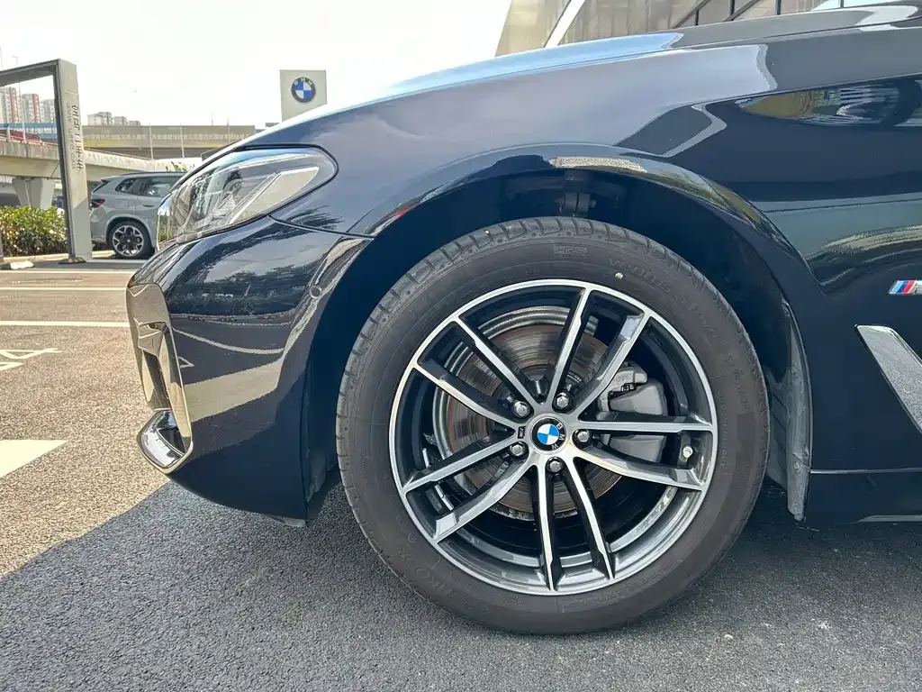 BMW 5 Series — фото 5