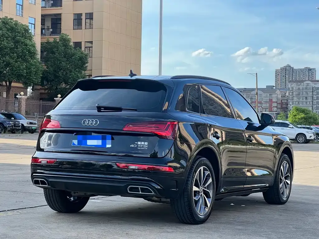 Audi Q5L — фото 9