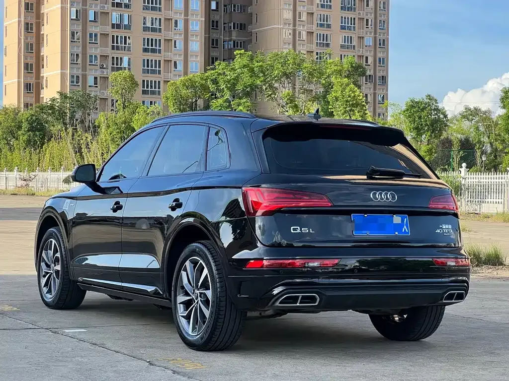 Audi Q5L — фото 10