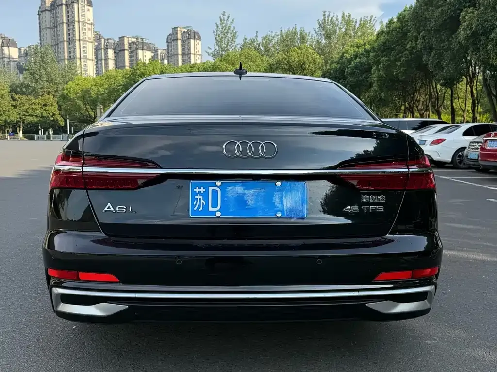 Audi A6L — фото 7