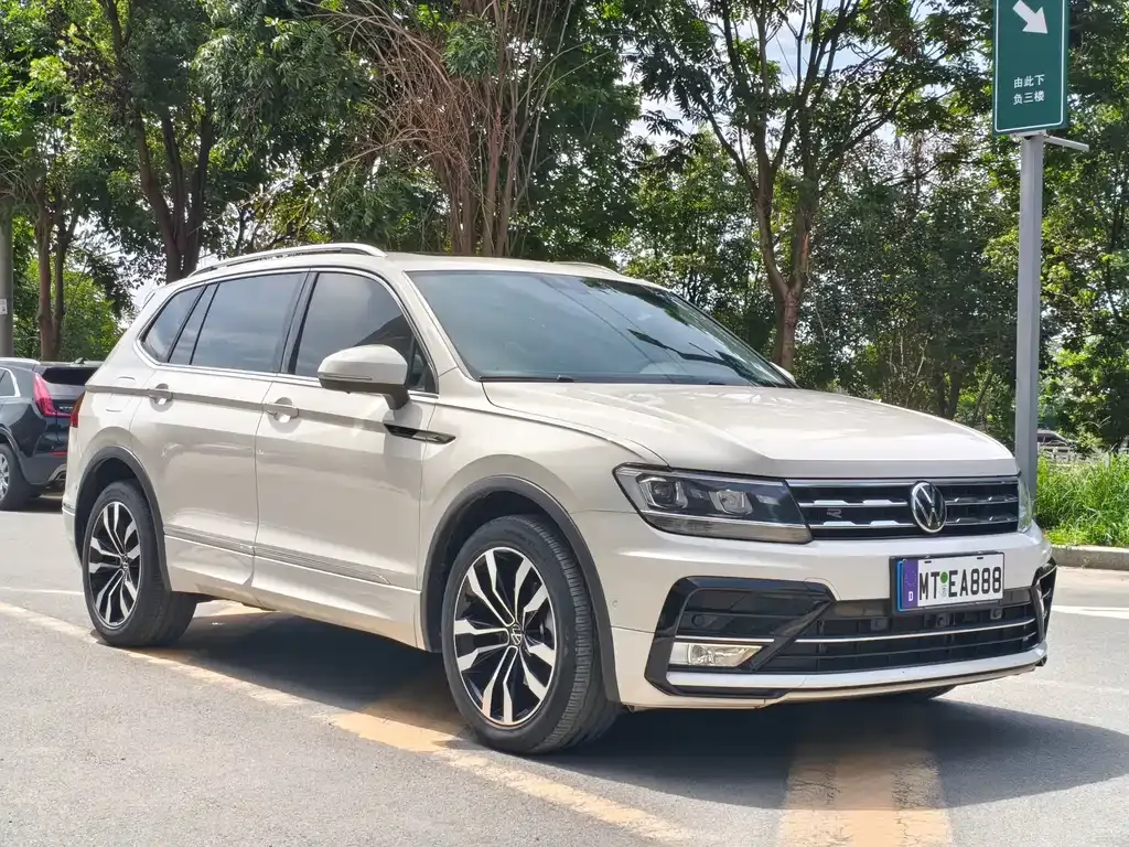 Volkswagen Tiguan L — фото 6