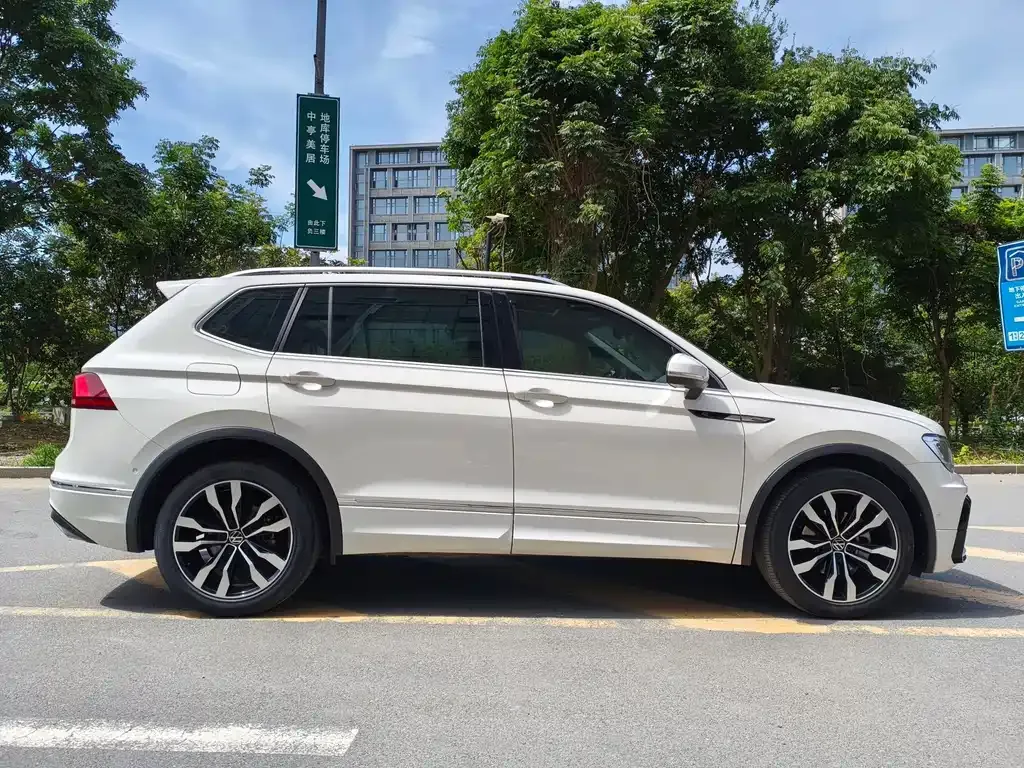 Volkswagen Tiguan L — фото 5