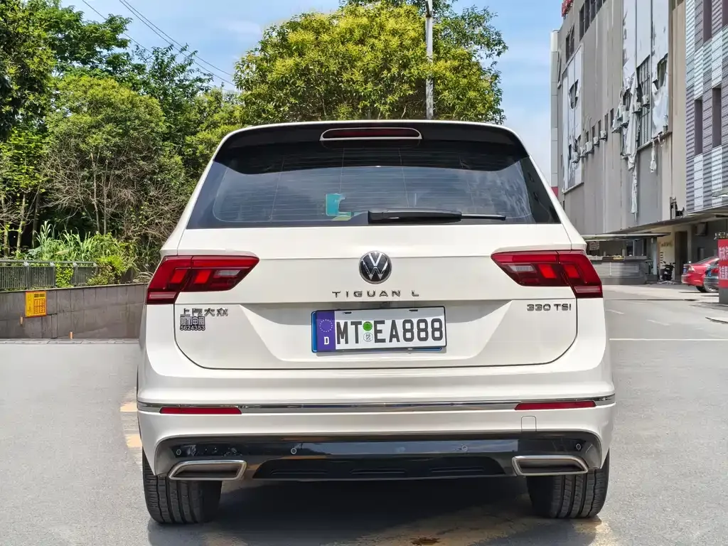 Volkswagen Tiguan L — фото 10