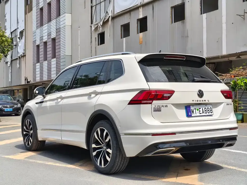 Volkswagen Tiguan L — фото 3