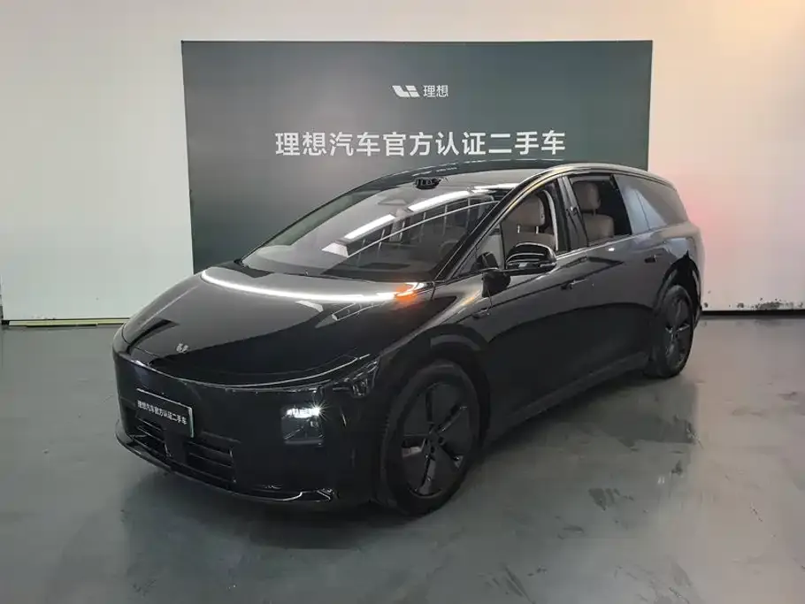Li Auto i8 — фото 1