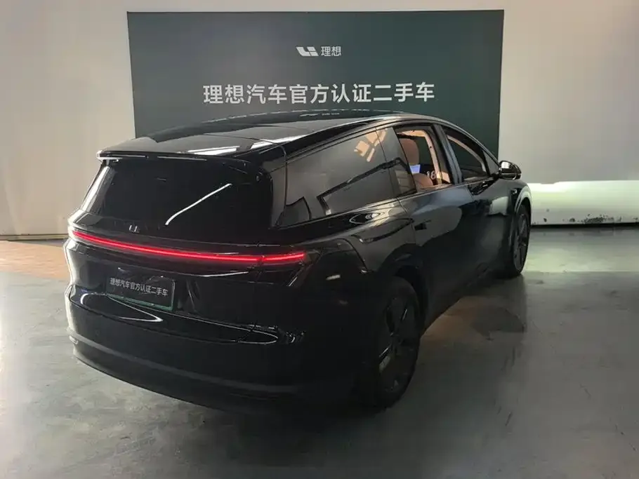 Li Auto i8 — фото 2