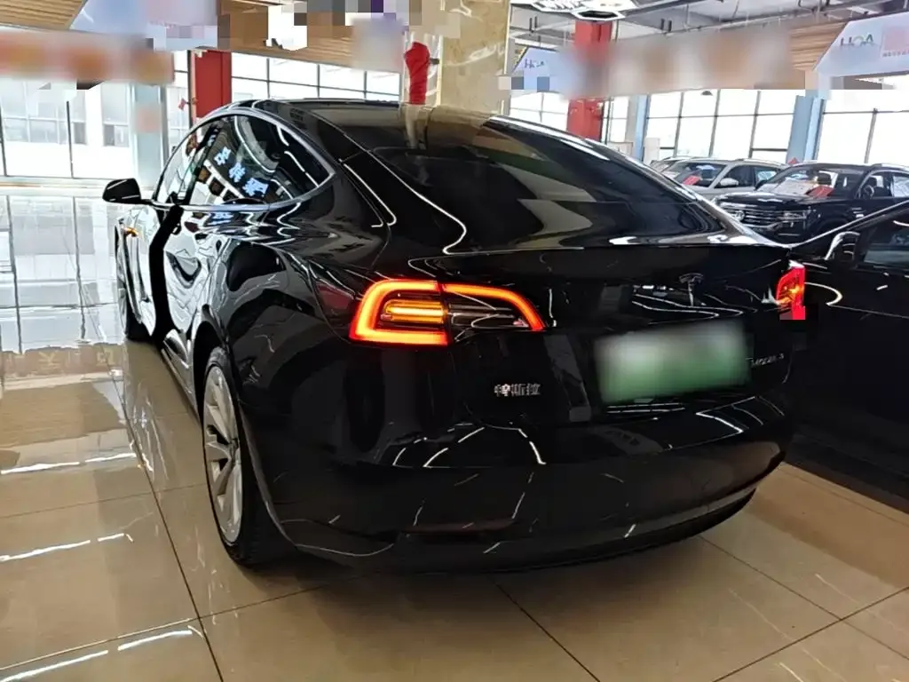 Tesla Model 3 — фото 6