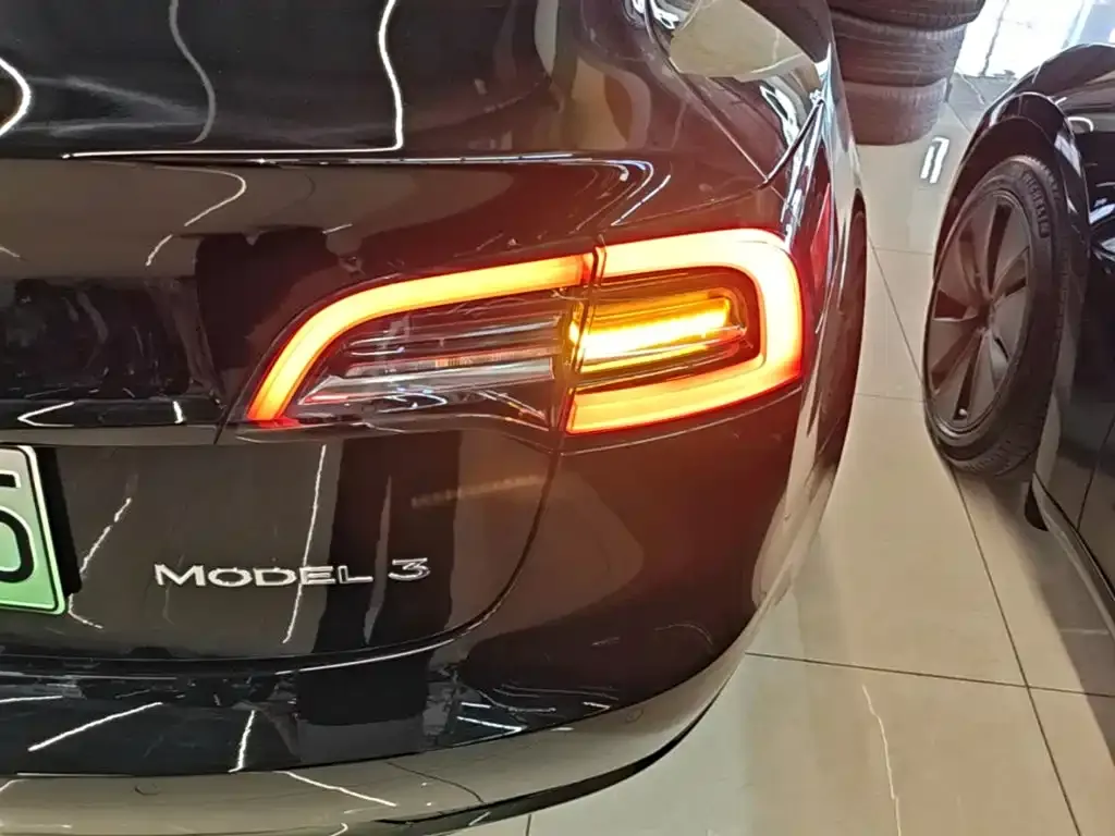 Tesla Model 3 — фото 3