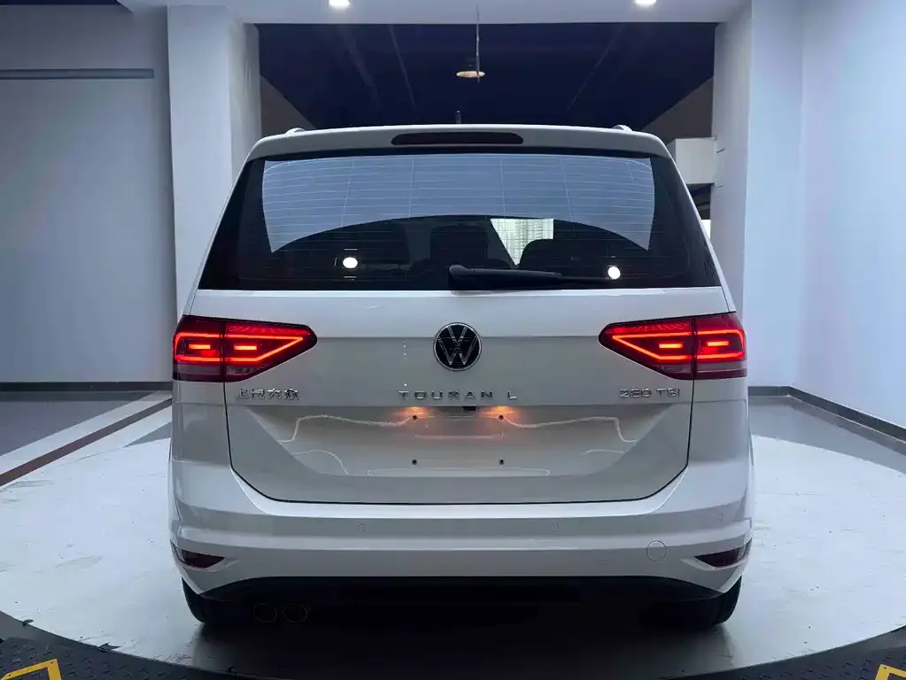 Volkswagen Touran — фото 4