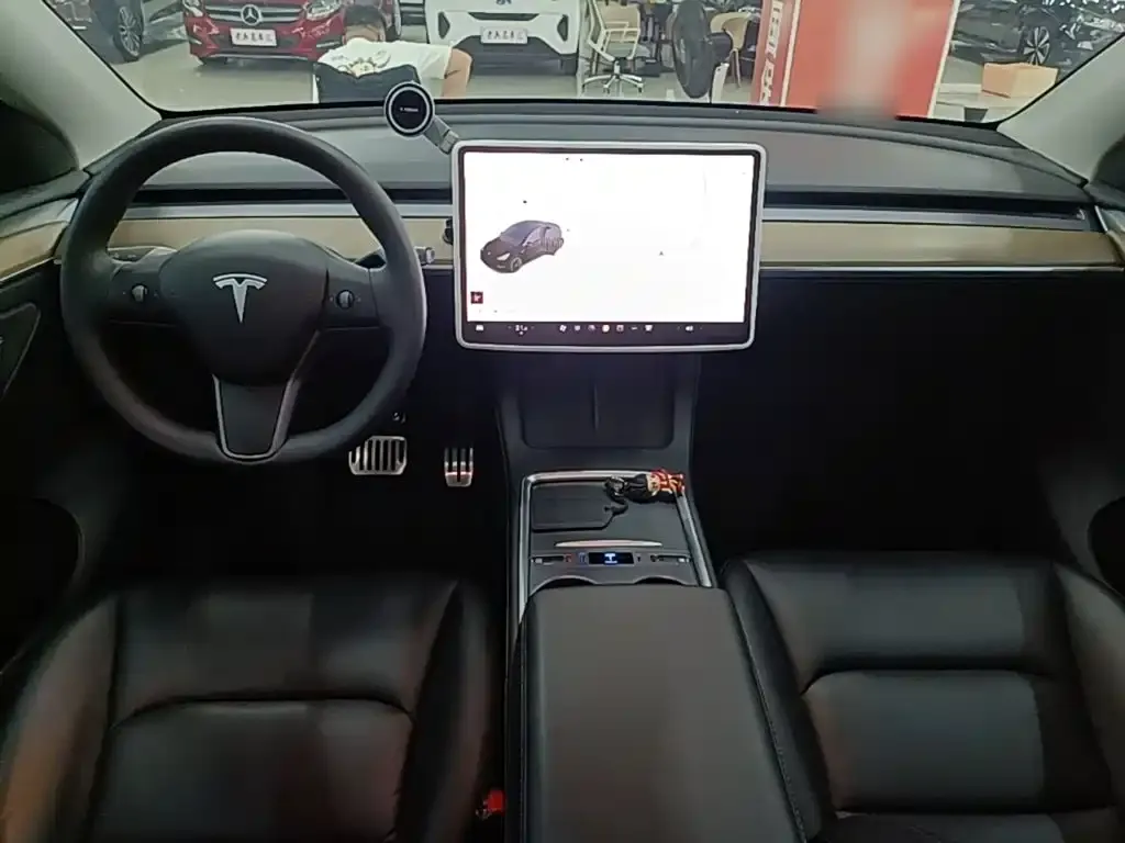 Tesla Model Y — фото 2