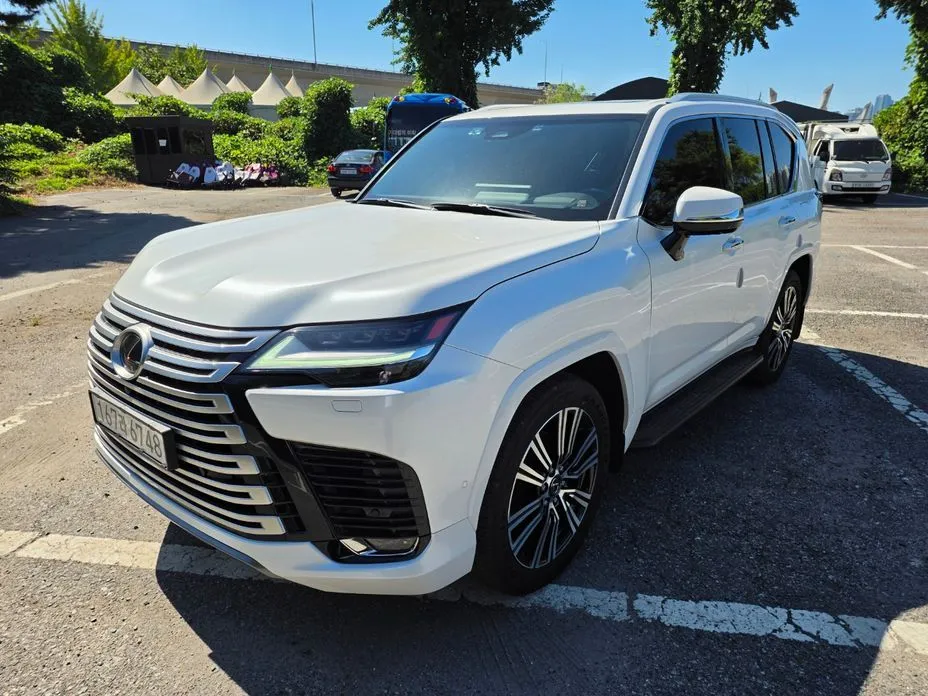 Lexus LX — фото 1