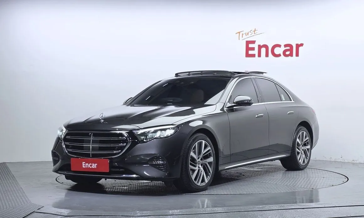 Mercedes-Benz E-Class E220d 4MATIC Exclusive 1