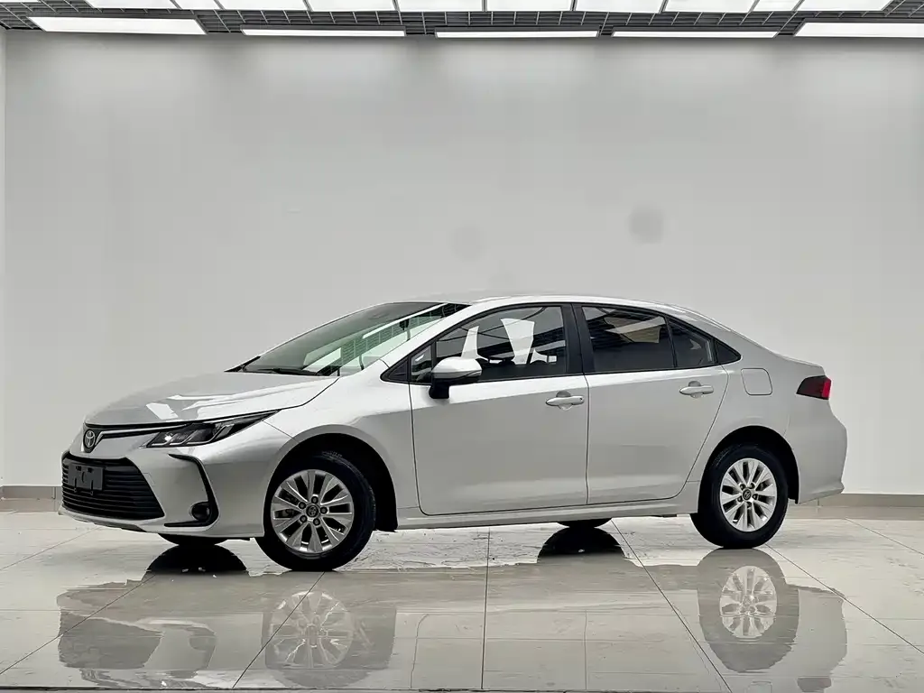 Toyota Corolla — фото 1