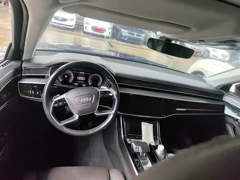 Audi A8 — фото 3