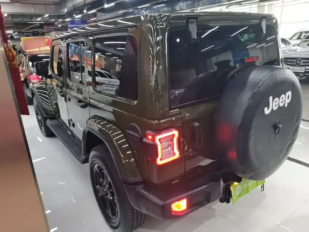 Jeep Wrangler — фото 10