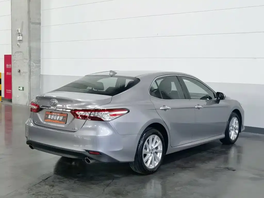 Toyota Camry — фото 3