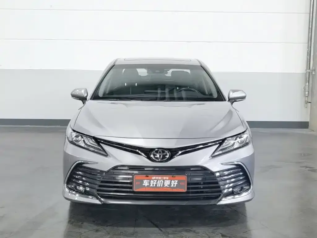 Toyota Camry — фото 2