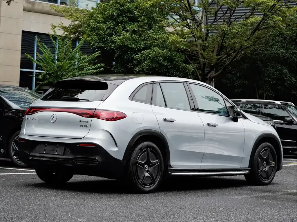 Mercedes-Benz EQE SUV — фото 4