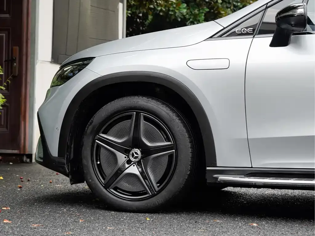 Mercedes-Benz EQE SUV — фото 10