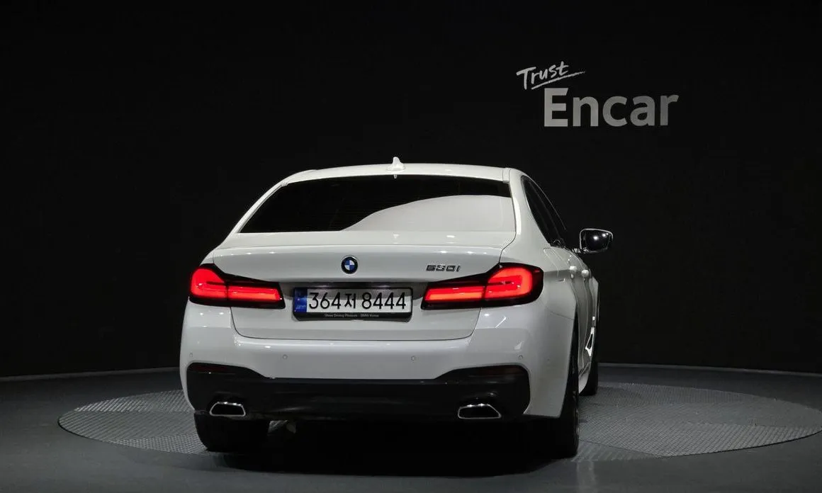BMW 5-Series — фото 10