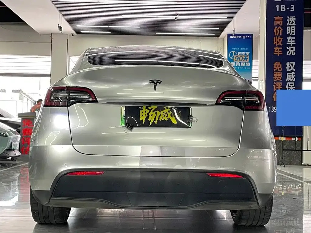 Tesla Model Y — фото 9