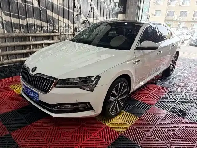 Skoda Superb — фото 1
