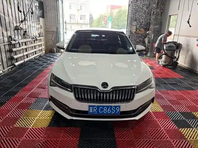 Skoda Superb — фото 5