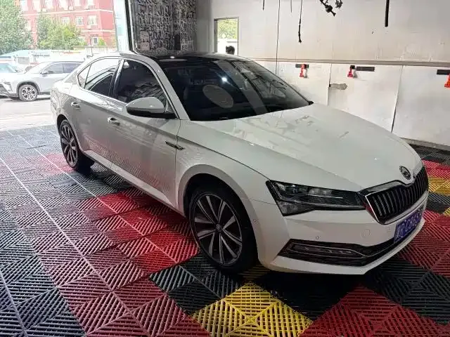 Skoda Superb — фото 9