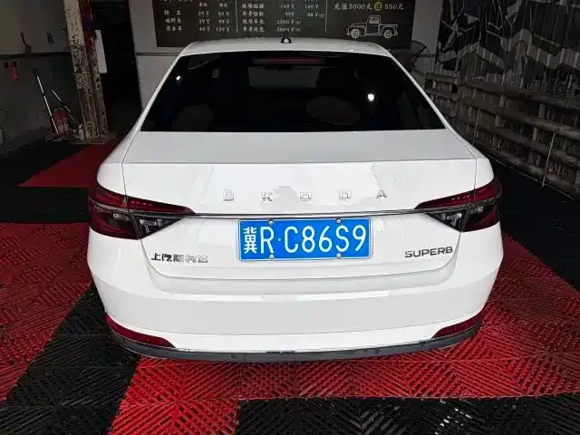 Skoda Superb — фото 10