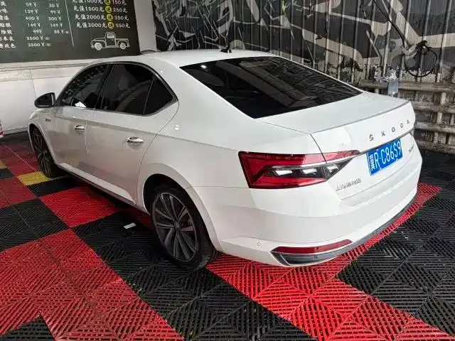 Skoda Superb — фото 4