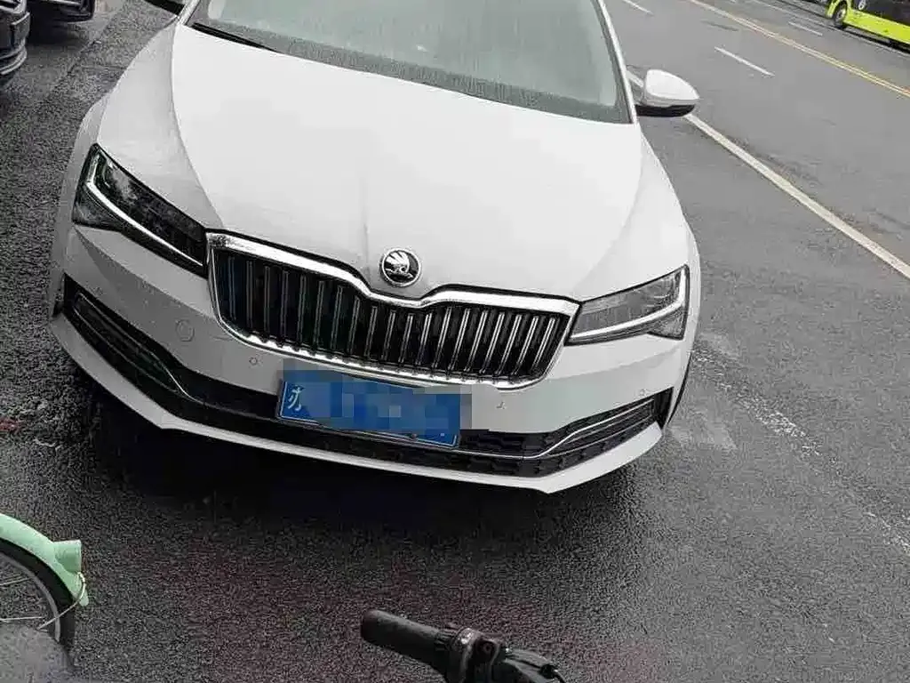 Skoda Superb — фото 1