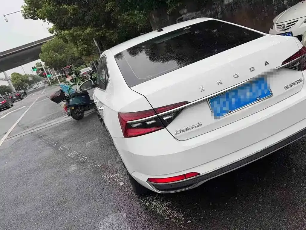 Skoda Superb — фото 4