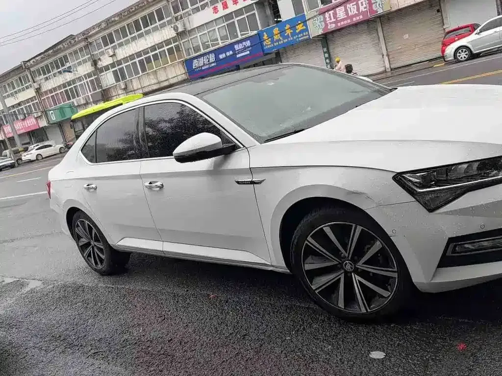 Skoda Superb — фото 6