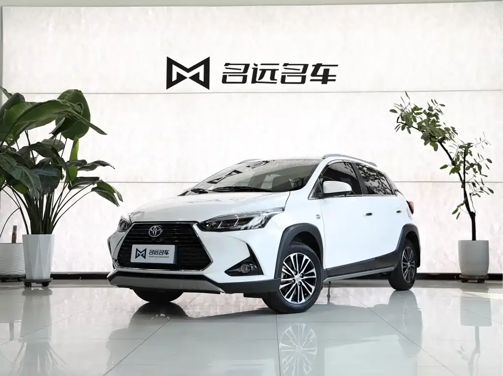 Toyota Yaris L — фото 1