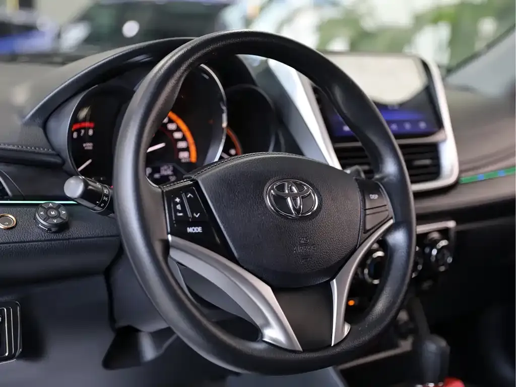 Toyota Yaris L — фото 8