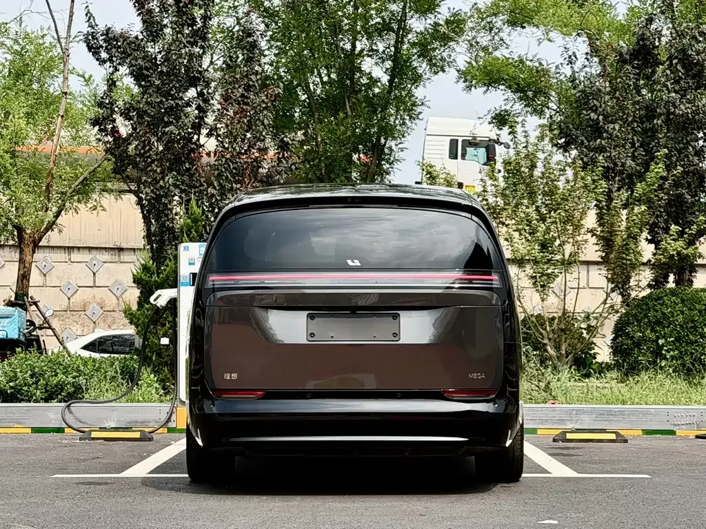 Li Auto MEGA — фото 8