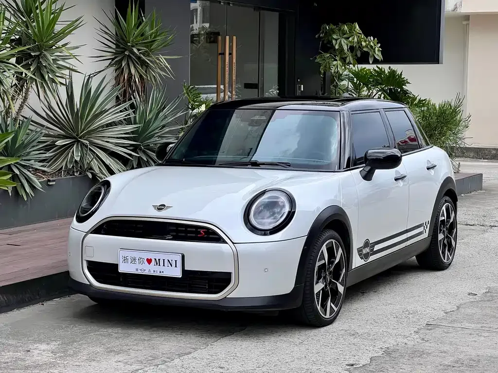 MINI Cooper (3-door) — фото 1