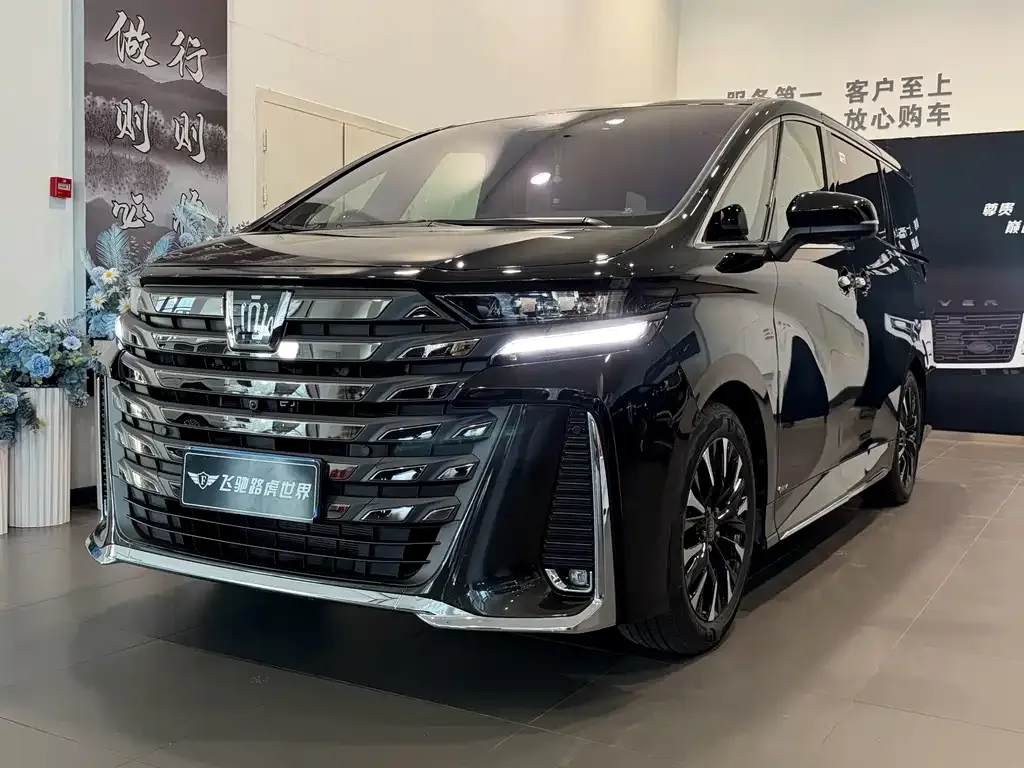Toyota Vellfire — фото 1