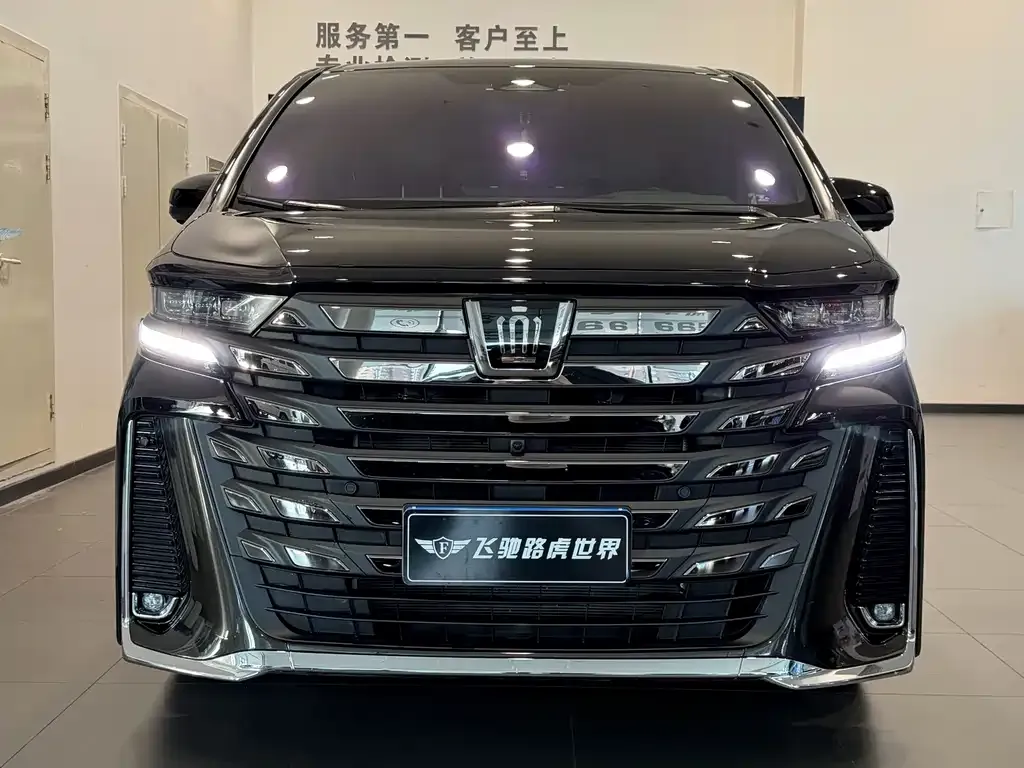 Toyota Vellfire — фото 10