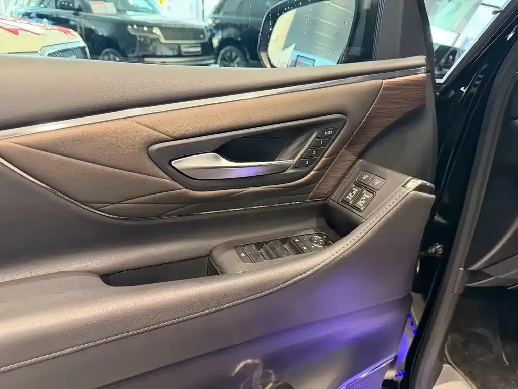 Toyota Vellfire — фото 7