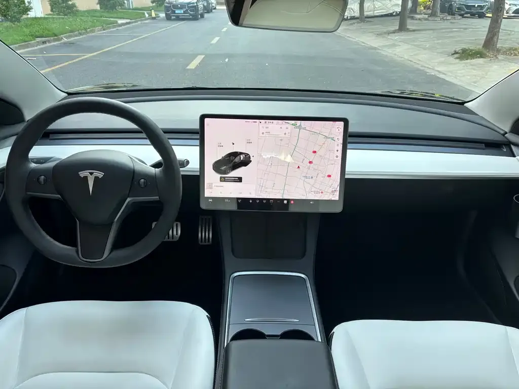 Tesla Model 3 — фото 8
