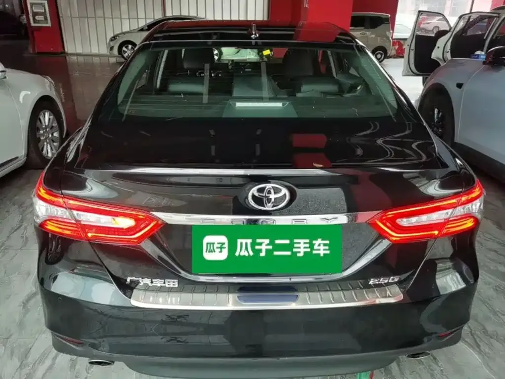 Toyota Camry — фото 5