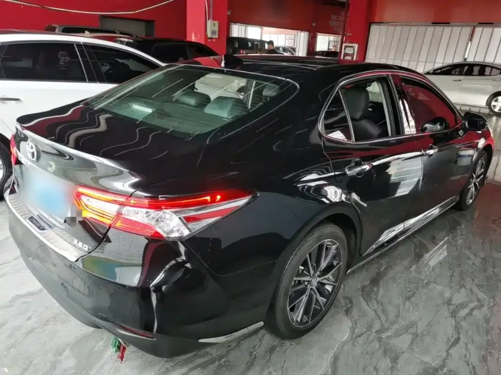 Toyota Camry — фото 10