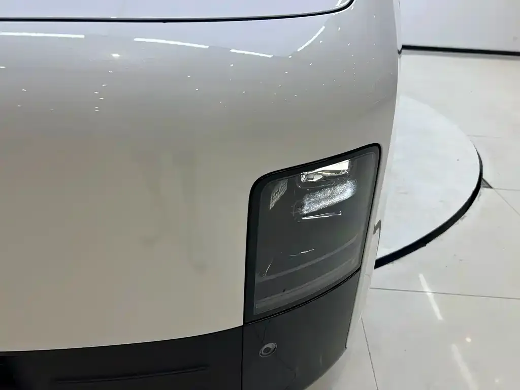 Li Auto MEGA — фото 3