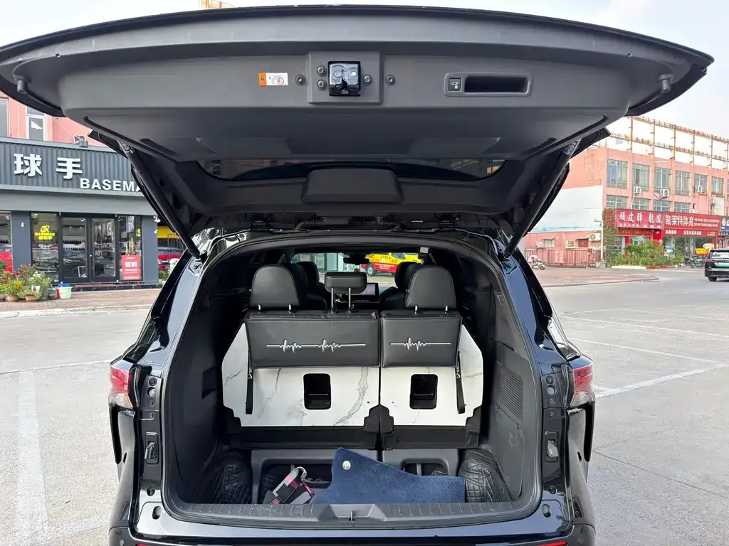 Toyota Granvia — фото 9
